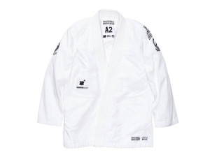 Kimono de Jiu-Jitsu Blanc UND pour la Batch 31, 450 GSM, en Coton Tissé Nacré, Durable et Respirant, Unisexe Adulte avec Sac - Product Image 1