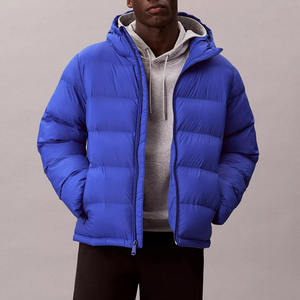 Chaqueta Acolchada para Hombre con Capucha, Diseño Moderno y Personalizado con Logotipo, 100% Nailon Cobalto, Resistente al Agua y al Viento, con Bolsillos con Cremallera - Product Image 1