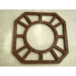 Hot Selling Vintage Octagonal Metal <b>Trivet</b> With Circular Center And Geometric Cutouts For Table Decoration - Product Image 1