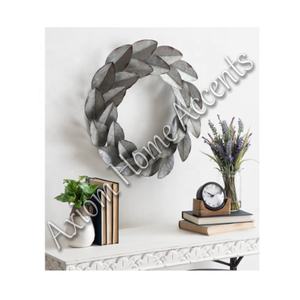 Grande sculpture murale en métal au design complexe, pièce d'art artisanale pour intérieurs de maison modernes par Axiom Home Accents - Product Image 1