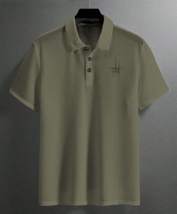 เสื้อถักผู้ชายแบบเรียบ แขนสั้น สไตล์ลำลอง แฟชั่นฤดูร้อน ระบายอากาศดี มีสไตล์ รับผลิตตามแบบ ODM - Product Image 1