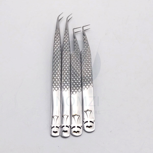 Pinzas para Pestañas de Acero Inoxidable Curvadas con Punta Negra de Fibra y Acabado Espejo, Sostenibles para Extensión de Pestañas, Puntiagudas y de Volumen - Product Image 5
