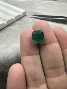 Émeraude zambienne naturelle vert vif de qualité supérieure, 4,31 carats, taille émeraude, pierre précieuse verte non montée pour la création de bijoux - Product Image 3