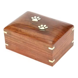 Urnes funéraires pour animaux de compagnie en bois de rose, fabriquées et sculptées à la main aux États-Unis, avec des pattes gravées, 50 pouces cubes, par Falah International - Product Image 3