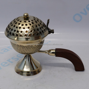 Quemador de incienso de latón con mango de madera, quemador de carbón portátil para uso en el hogar, templo, rituales y meditación. - Product Image 2