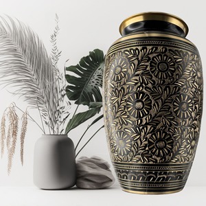Urne funéraire de style américain en laiton de haute qualité avec motifs floraux entièrement gravés, capacité de 200 pouces cubes, couleur blanche - Product Image 2