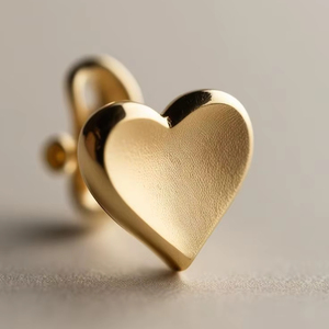 Centre de table élégant et romantique en métal en forme de cœur pour la décoration de table à manger et les idées de style d'intérieur. - Product Image 1