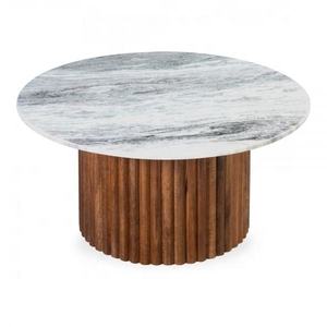 Tables basses rondes en marbre blanc de designer, avec un plateau unique et élégant, et un cadre plaqué or de haute qualité, pour la décoration de la maison - Product Image 4