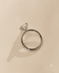 Anillo Clásico con Diamante Cultivado en Laboratorio, Corte Pera, Engaste de 5 Puntas, Piedras Laterales de Diamante Cultivado en Laboratorio, Banda de Oro Blanco, Regalo de Aniversario de Bodas - Product Image 2