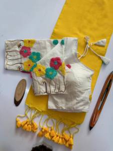 Sari de Algodón Khadi Hecho a Mano por Diseñadores con Blusa de Algodón con Bordado Completamente Cosido - Product Image 3