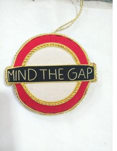 Mind The Gap ลอนดอน zari แขวนด้วยข้อความปัก-ทำด้วยมือโลหะด้ายผ้าประดับผนังสำหรับตกแต่งของที่ระลึกของสหราชอาณาจักร - Product Image 3