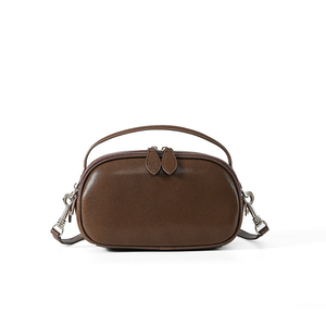 Bolso Bandolera Mini Minimalista de Cuero Marrón en Forma de Barril con Cierre de Cremallera, Unisex, para Uso Diario - Product Image 4