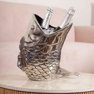 Seau à glace créatif en métal en forme de poisson argenté, parfait pour une esthétique unique, de style plage. Disponible au prix de gros. - Product Image 1
