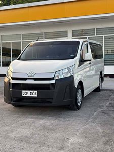 Toyota Hiace Commuter Deluxe Usada, Año 2025 - Product Image 2