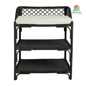 Cambiador de bebé Nhat Minh de ratán con cojín y estantes de almacenamiento, diseño tropical para exteriores, acabado negro - Product Image 2