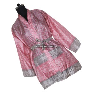 KS003 Kimono court en soie vintage pour femme, style bohème, ample, imprimé floral coloré, idéal pour la plage et les vacances - Product Image 1