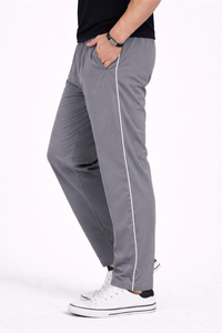 Pantalones deportivos grises premium para hombre, diseñados para brindar comodidad, movilidad y versatilidad diaria. Tela ligera y transpirable - Product Image 2