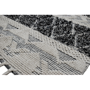 Tapis marocain tissé à la main en sergé plat, noir anthracite, pour tapis en coton à poils ras blanc cassé avec franges à pompons - Product Image 3