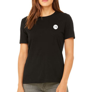 Camiseta de algodón negra para mujer, cuello redondo, manga corta, estilo urbano, con logo, corte regular, tejido de punto transpirable. - Product Image 1