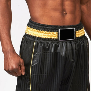 Shorts de boxe en satin noir rayé de qualité supérieure - Ceinture élastique dorée - Shorts d'entraînement professionnels pour Muay Thai et Kickboxing - Product Image 3