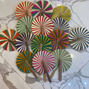 Éventail en feuille de palmier du Vietnam, éventail traditionnel fait à la main pour les boutiques de souvenirs - Product Image 1