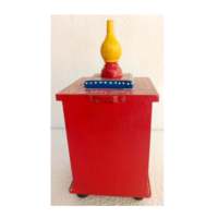 Petit Temple en Bois Rouge pour la Décoration Intérieure, Mandir en Bois de Mangue Fait Main, Pooja Ghar 4,5 x 4,5 x 9,5 Pouces, Peint à la Main, Écologique