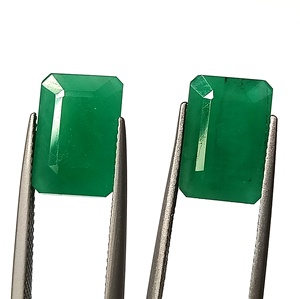 Émeraude verte naturelle de Zambie de 11,95 carats, taille émeraude, facettée, ensemble de 2 pièces pour la fabrication de bijoux - Product Image 2