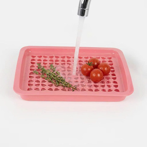 Plateau alimentaire rectangulaire en plastique sans BPA, qualité alimentaire, avec grille de drainage, compatible lave-vaisselle, empilable, pour cantine scolaire et restaurant - Product Image 1
