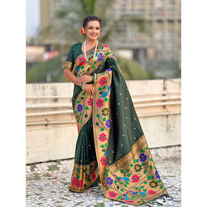 Sari en soie Paithani vert bouteille à large bordure, tissé avec des fils Zari, vêtements indiens et pakistanais - Product Image 1