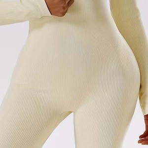 Combinaison de sport à manches longues avec fermeture éclair et logo personnalisé, combinaison de musculation haute intensité, combinaison de yoga une pièce pour femmes - Product Image 4