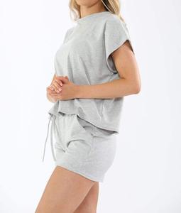 Ensemble décontracté d'été : T-shirt court uni respirant et short au-dessus du genou avec décoration personnalisée pour le quotidien - Product Image 3