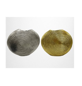 Vase à fleurs en aluminium brillant, pièce décorative élégante pour salon moderne et décoration intérieure. - Product Image 6