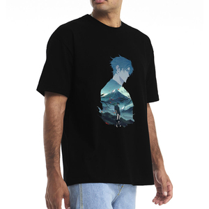 เสื้อยืดแขนสั้นสีดำสำหรับผู้ชาย พิมพ์ลายวิวทิวทัศน์อนิเมะ คอกลม ทรงลำลอง พอดีตัว มีโลโก้ด้านหน้า ผลิตจากผ้าแคนวาสรักษ์โลก - Product Image 4
