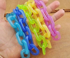 Chaînes en résine personnalisables, maillons de grande taille et couleurs claires, maillons en résine multicolores de grande taille disponibles. - Product Image 1