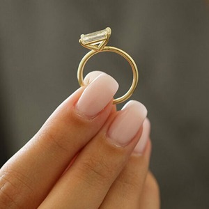 แหวนเพชรทรงเหลี่ยมมรกต 1.5 กะรัต ดีไซน์เรียบหรู ทองคำขาว 14K แบบตะวันออก-ตะวันตก แหวนหมั้นและแต่งงาน ดีไซน์มินิมอล - Product Image 4