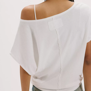 Nouveau T-shirt d'été blanc à col rond avec coutures apparentes, coupe ample et mignonne, à une épaule dénudée et manches courtes pour femme - Product Image 2