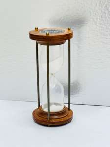 Reloj de Arena de Madera Hecho a Mano de 7.5'' con Arena Rosa |   Decoración Rústica con Diseño de Cruz de Ángel para Mesa de Navidad o Cumpleaños, Uttarakand - Product Image 5