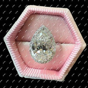 Bague la plus vendue pour femmes, avec un éclat brillant, idéale pour les mariages, les fiançailles et les soirées. Disponible pour l'exportation, prix depuis l'Inde. - Product Image 1