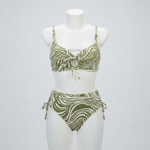 Ensemble bikini côtelé vert pour femme, haut triangle à col ras du cou, bas échancré, bordure contrastante, en Spandex et Polyester extensible, écologique - Product Image 1