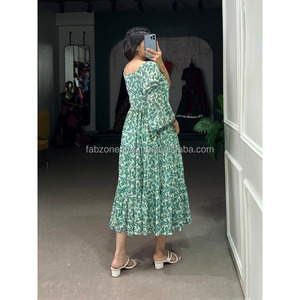Vestido Georgette Verde"
Esto le mostrará una variedad de vestidos verdes hechos de tela Georgette, incluidas las opciones impresas - Product Image 1