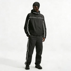 ผู้ผลิต ODM ชุดวอร์มฤดูหนาวแบบ 2 ชิ้น ชุดออกกำลังกายสะท้อนแสง ชุดวิ่งกีฬา เสื้อกันลมไนลอน กางเกงจ็อกเกอร์สำหรับผู้ชาย - Product Image 3