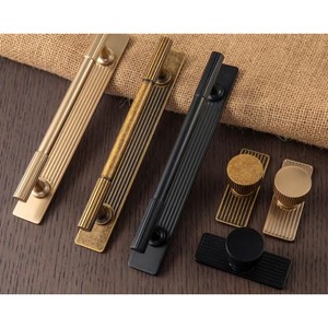 Manija de puerta elegante que se integra perfectamente con el decorismo moderno, hermoso acento metálico que realza el diseño arquitectónico. - Product Image 2