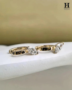 Pendientes de Aro Minimalistas de Oro con Diamantes Cultivados en Laboratorio con Corte Marquesa de Lujo para Mujer, Certificados por IGI - Product Image 4