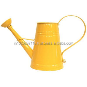 Arrosoir galvanisé d'inspiration vintage au design cannelé aspect classique utilisé dans les jardins rustiques et centres de table floraux - Product Image 3