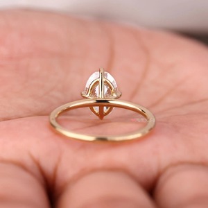 แหวนหมั้นเพชรรูปไข่เพาะเลี้ยงในห้องปฏิบัติการ ทองคำแท้ 14K ตัวเรือนแบบเข็มทิศ รับรองโดย IGI 2 กะรัต สีขาว D/E/F สไตล์หรูหรา - Product Image 6
