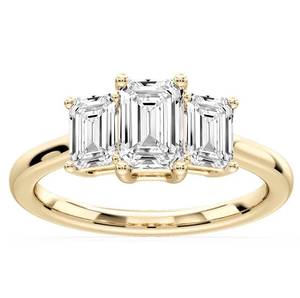 Bague de fiançailles classique pour femme en or jaune avec trois pierres de moissanite taille émeraude et sertissage à griffes - Product Image 1