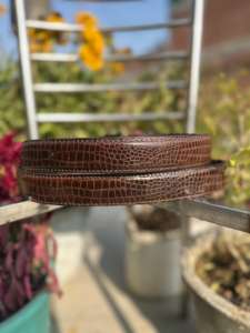 Ceinture en cuir avec boucle en fer gravée crocodile marron personnalisable, largeur 3,5 cm et longueur 120 cm, pour tenue formelle/décontractée - Product Image 2