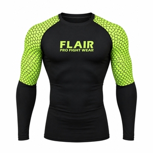 เสื้อคอมเพรสชั่นแขนยาวสีเขียวมะกอกสำหรับผู้ชาย ยี่ห้อ Flair คอเต่า แห้งเร็ว ทรงเข้ารูป สปอร์ต เหมาะสำหรับใส่เป็นเสื้อชั้นใน - Product Image 2