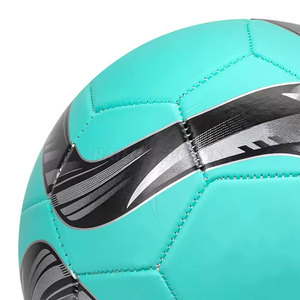 Ballon de football de qualité professionnelle, haute résistance à l'air, construction durable, adapté au football des adultes et des jeunes. - Product Image 4