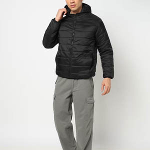 Veste matelassée en toile à capuche pour homme avec logo sur le devant - Design moderne matelassé, élégant et durable pour une utilisation en extérieur et en décontractation - Product Image 5